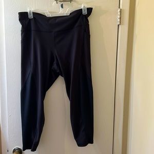 Black pattern play powersoft leggings